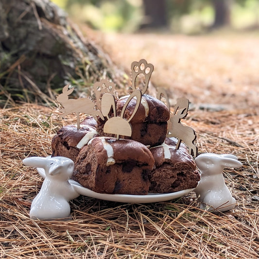 Hot cross bun toppers to decorate your party this Easter